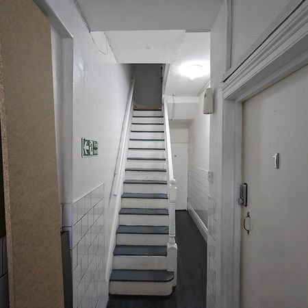 Inner-City Apartments - Basic Amenites カーディフ エクステリア 写真