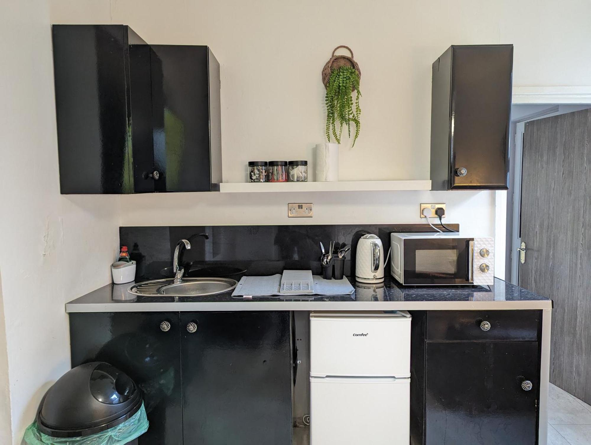 Inner-City Apartments - Basic Amenites カーディフ エクステリア 写真