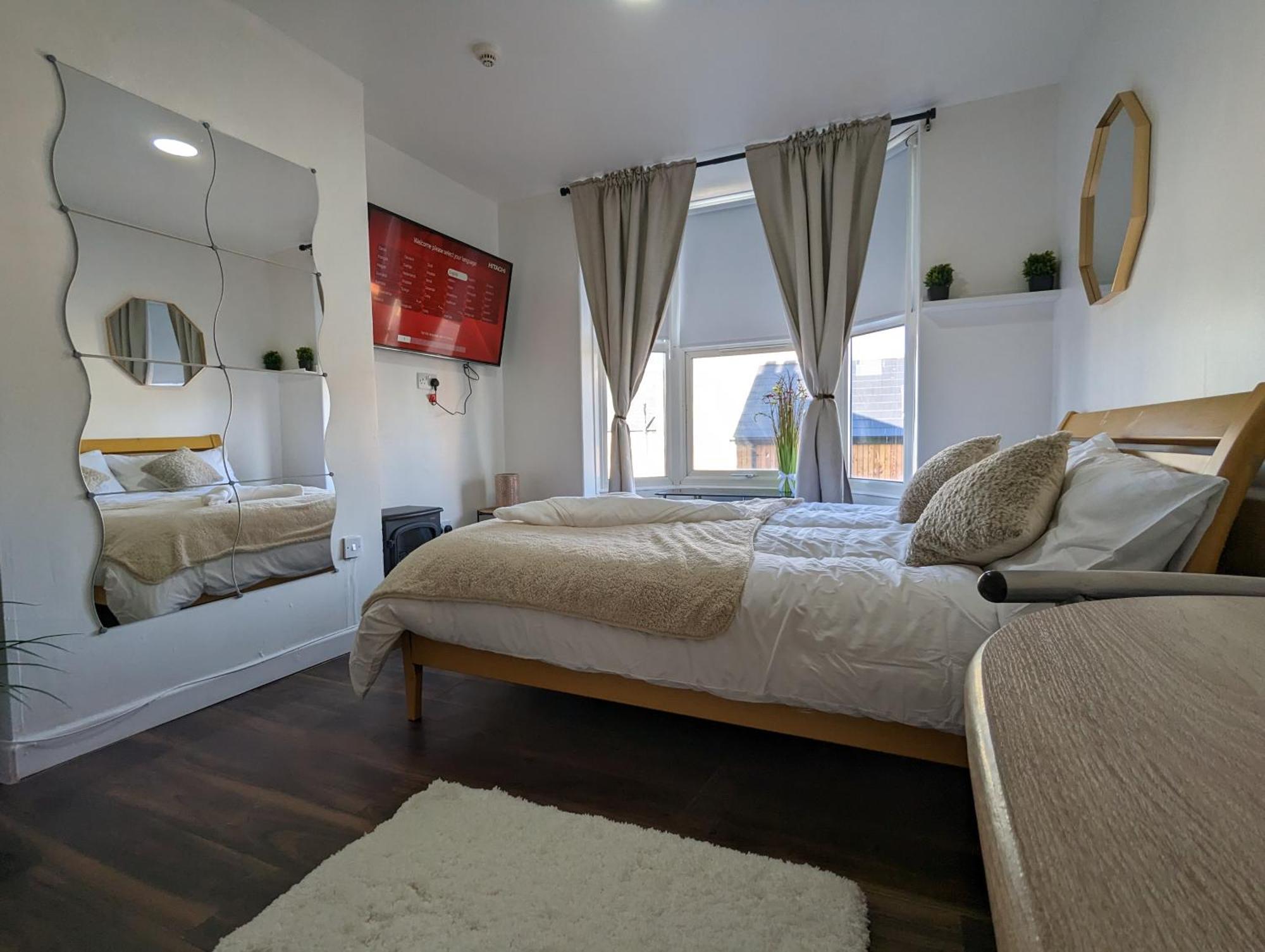 Inner-City Apartments - Basic Amenites カーディフ エクステリア 写真