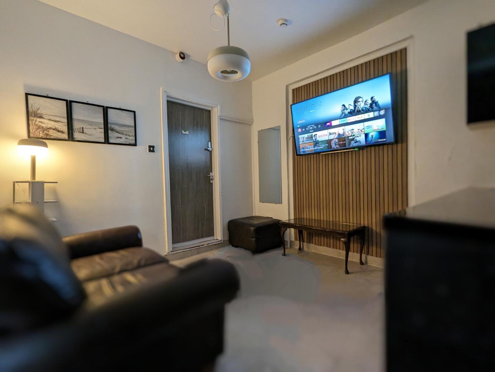 Inner-City Apartments - Basic Amenites カーディフ エクステリア 写真