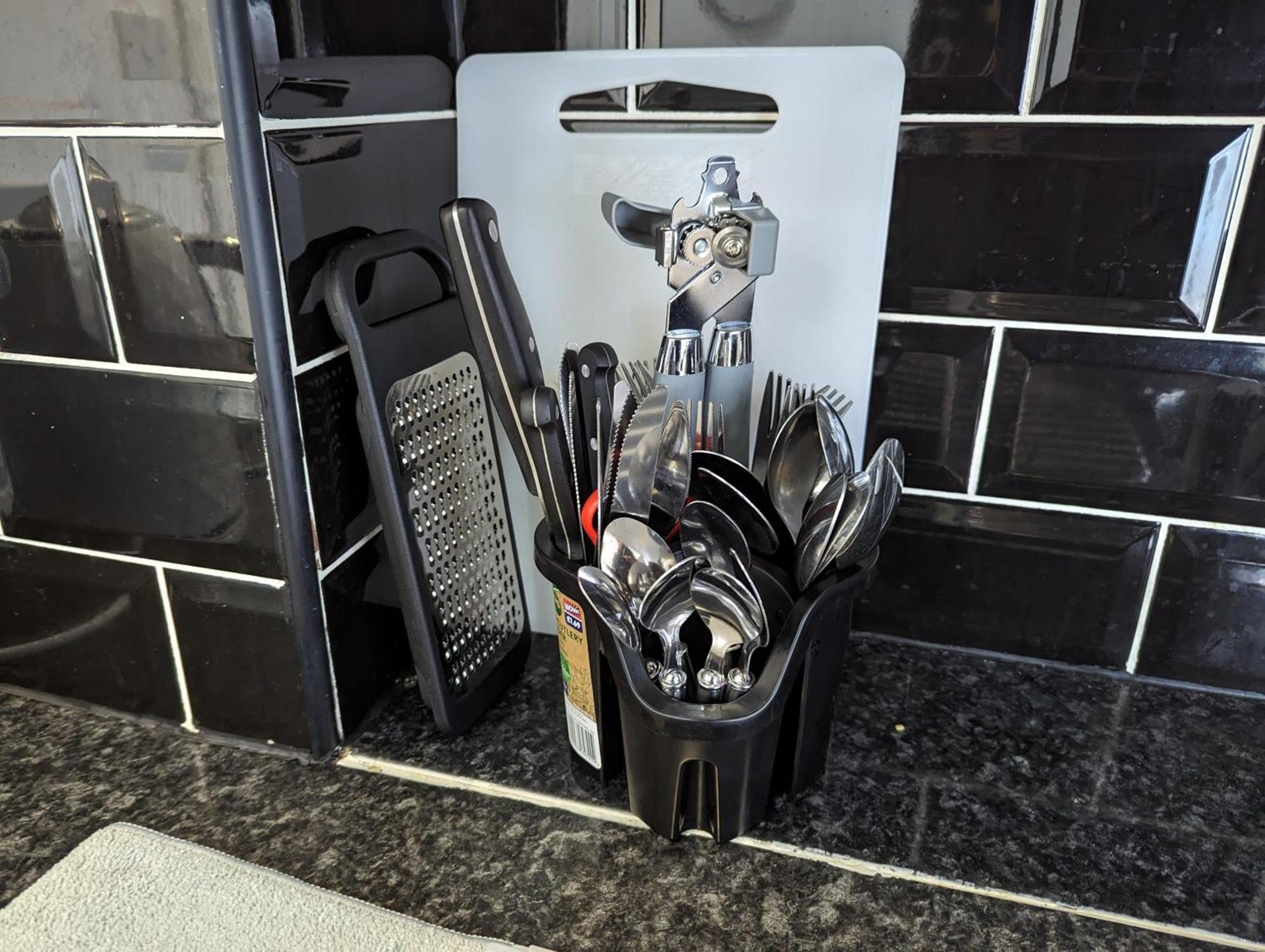 Inner-City Apartments - Basic Amenites カーディフ エクステリア 写真
