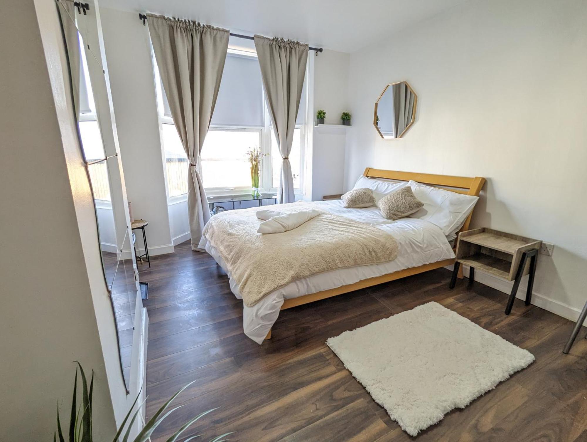 Inner-City Apartments - Basic Amenites カーディフ エクステリア 写真
