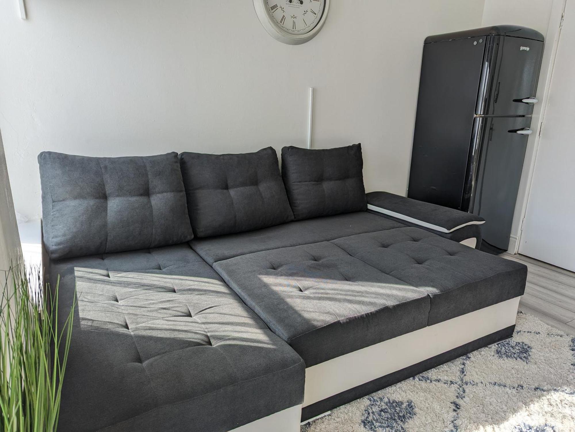 Inner-City Apartments - Basic Amenites カーディフ エクステリア 写真